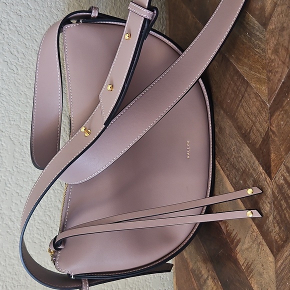 Elara Convertible Bag by AALLYN crossbody / shoulder bag Blush Leather - Picture 1 of 16